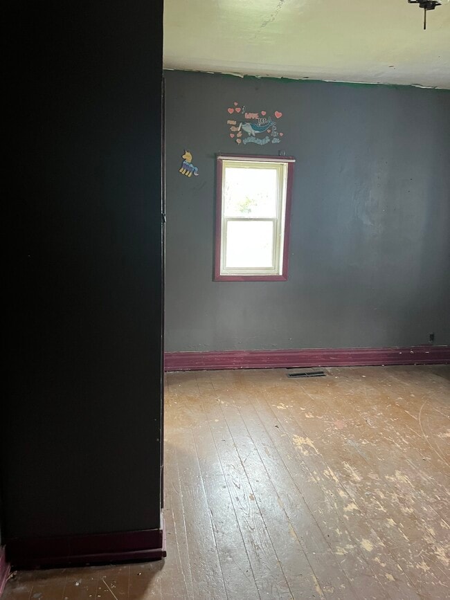 Photo - 931 Baldwin St