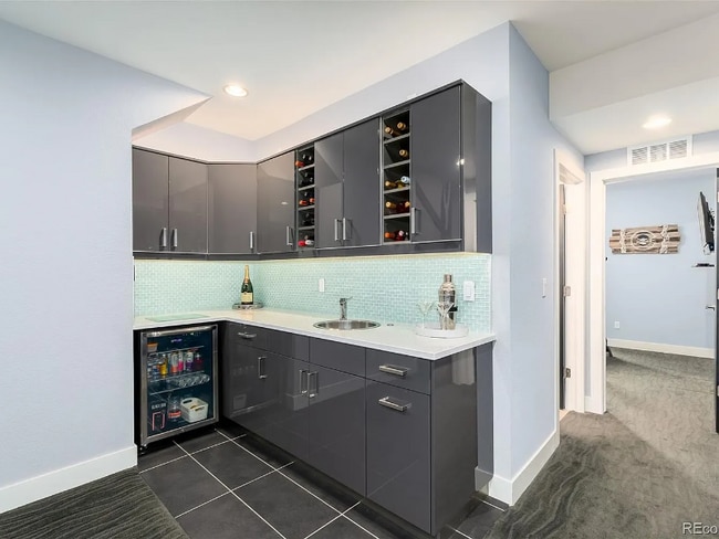 Photo - 5054 Valentia St