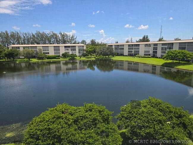 Building Photo - 1902 Bermuda Cir Unit E4