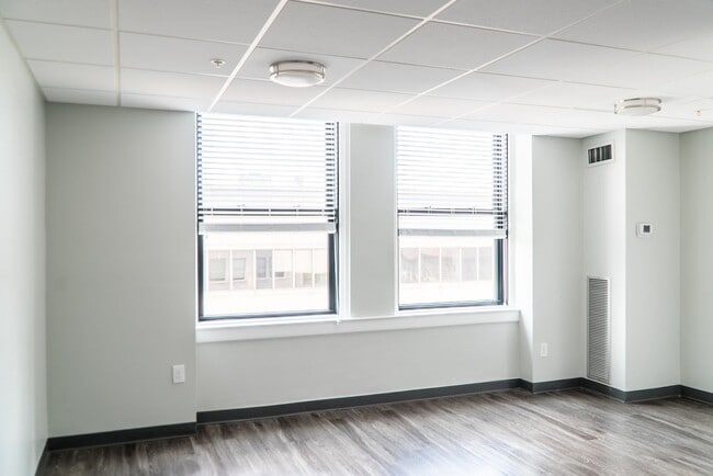 Photo - Park Plaza on the Grid