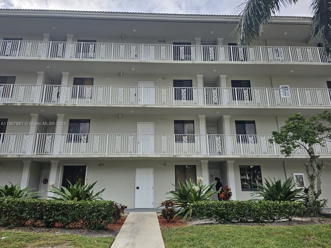 Photo - 2701 Village Blvd Unidad 102