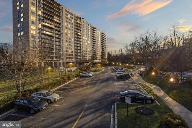 Building Photo - 5500 Holmes Run Pkwy Unit 1618
