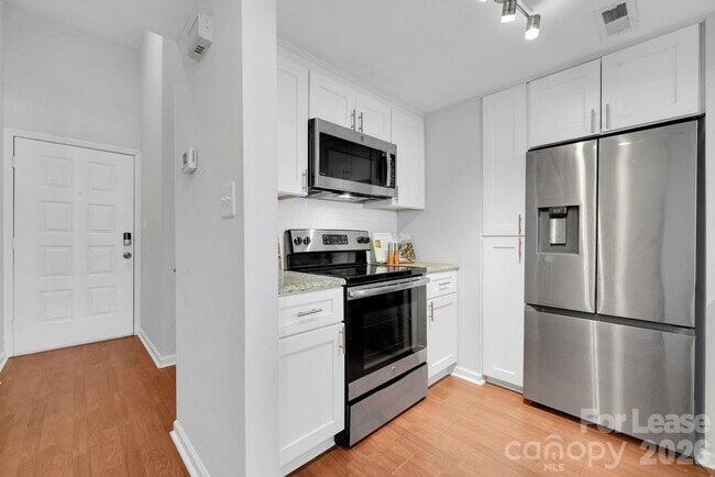 Photo - 300 S Cedar St Unidad 2