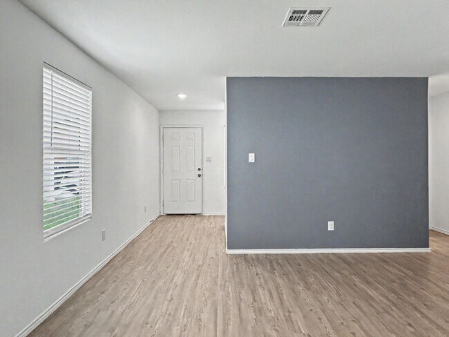 Photo - Charming Single-Story Converse Home