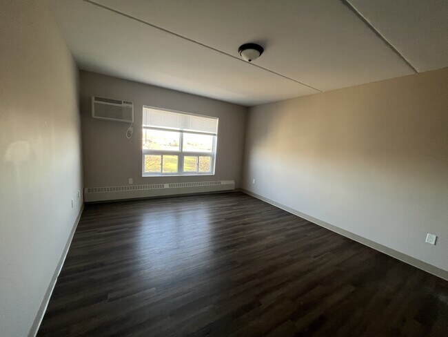 Photo - Old Oak Place