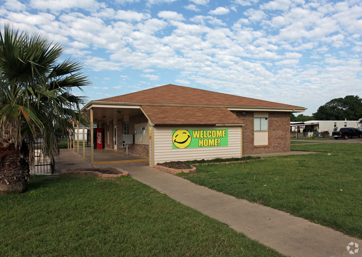 Photo - Pine Meadows Estates Apartments