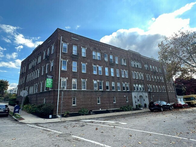 Photo - 202 W Sedgwick St Unit B