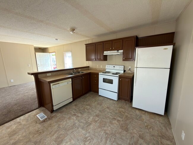 Building Photo - 25353 Nuway Ave
