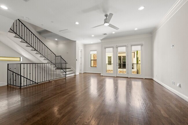 Photo - 742 W 24th St