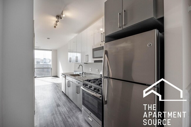 Building Photo - 2340 N California Ave Unit 309