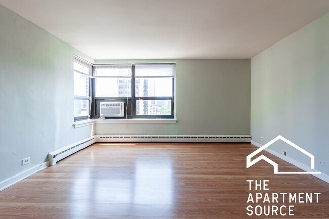 Photo - 445 W Wellington Ave Unit 10E