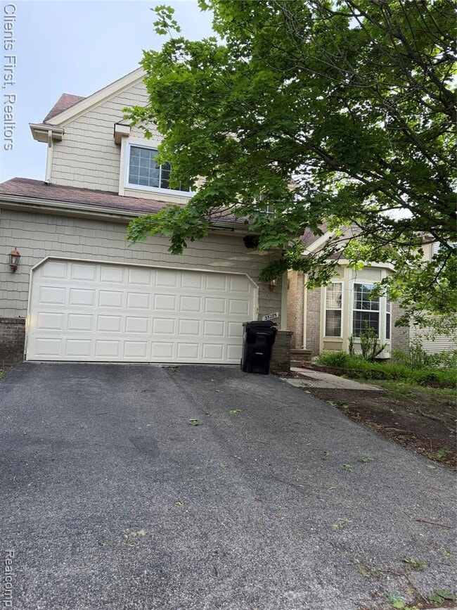 Building Photo - 35285 Pennington Dr