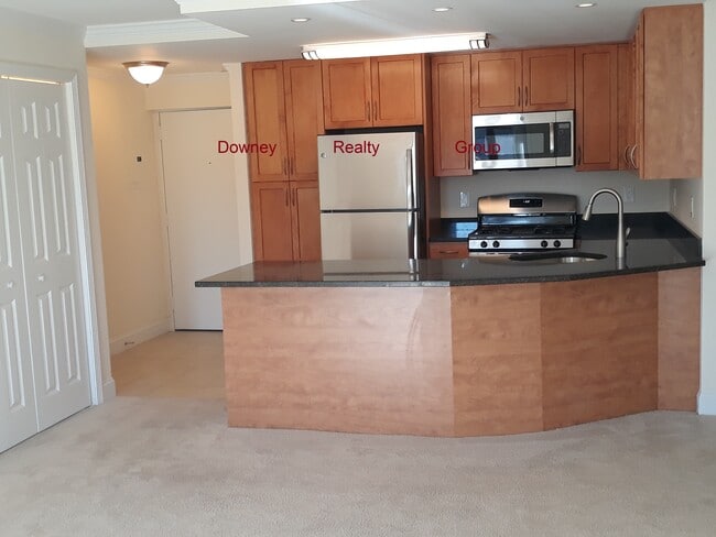 Building Photo - 1450 Worcester Rd Unit 1 Rental