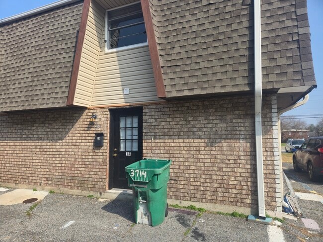 Photo - 3708-3714 Stefano Street