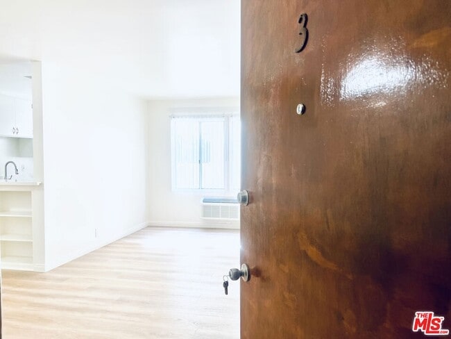 Photo - 758 N Hudson Ave