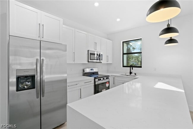 Building Photo - 322 Loire Ave S