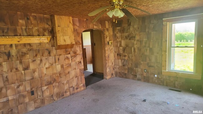 Photo - RICHVIEW, IL - Wood Sided Bungalow with garden shed, new roof and minutes to I-64 - $699 MONTH /...