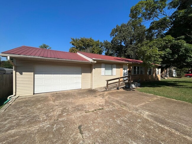 Photo - 2/2.5 Brick Home in the Heart of Batesville