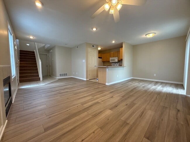 Photo - 3 BDRM TOWNHOUSE AVAILABLE JULY OR AUGUST ...