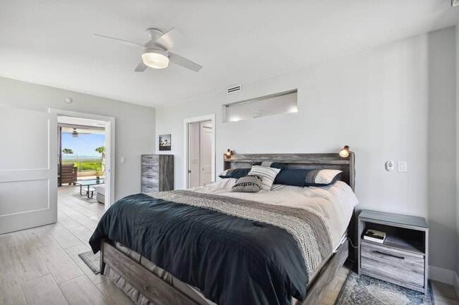 Photo - 1922 Harbourside Dr Unidad SI FL1-ID1590867P