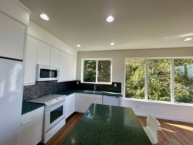 Photo - 8761 Semiahmoo Dr