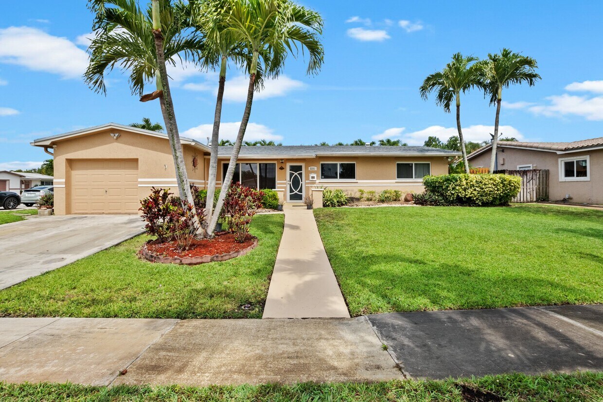 Photo - 2251 NW 87th Ave (Pembroke Pines, FL)