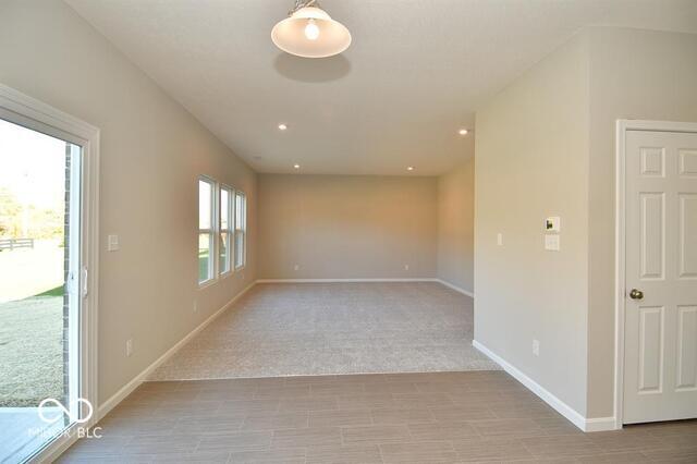 Photo - 9732 Evening Way