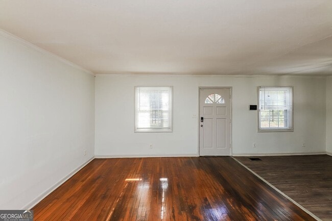 Photo - 210 Oak Dr SE