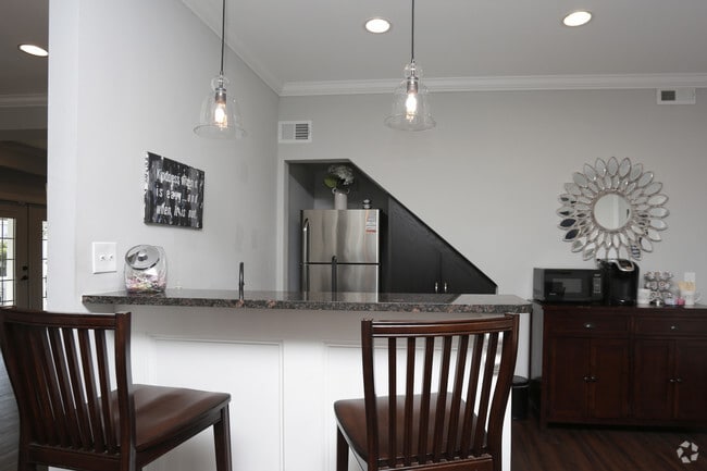 Broadmoor Apartments
