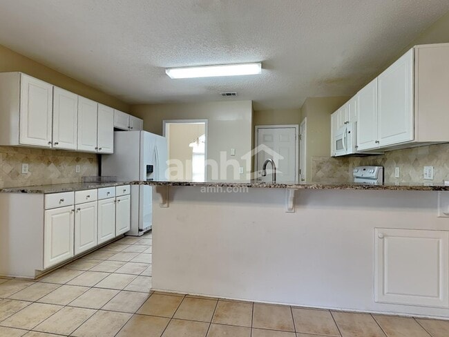 Photo - 420 Roberts Way