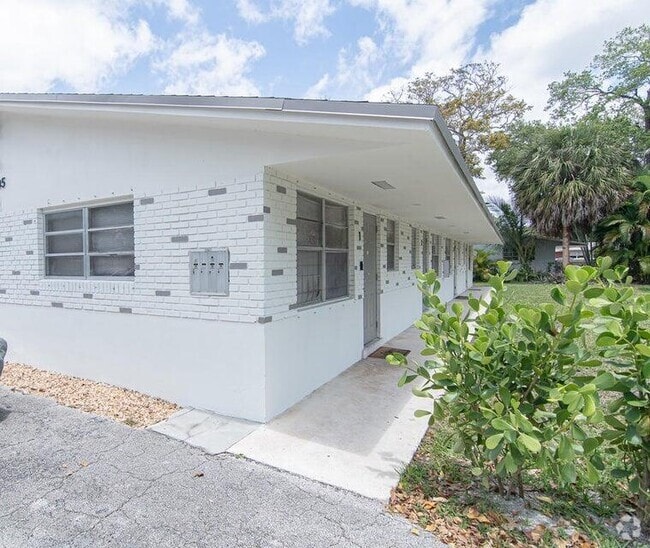 Building Photo - 1605 SW 11th Ct Rental