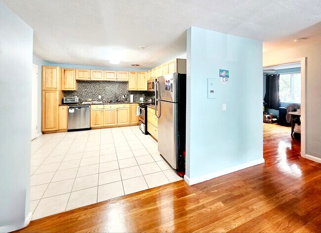 Building Photo - 183 Kent St Unit 18