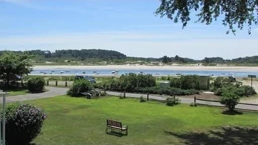 Building Photo - 37 River Rd