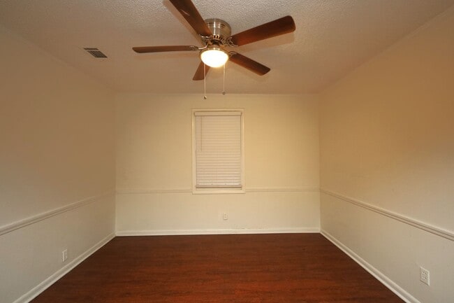 Photo - 608 S College St