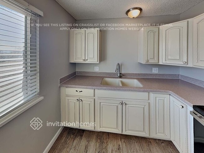 Photo - 8188 Stuart St