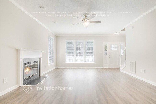 Photo - 1612 Nesfield Pl