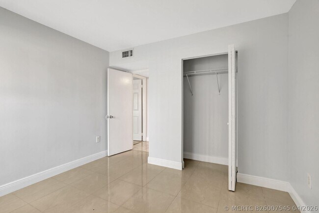 4156 Inverrary Dr Unit 111
