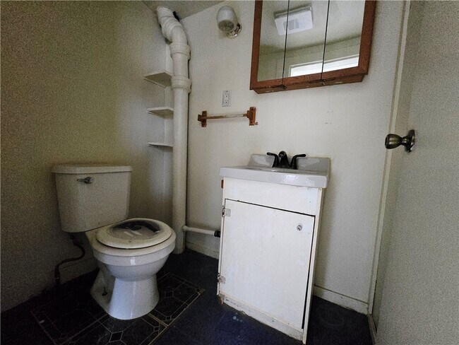 Photo - 130 E Elisha St