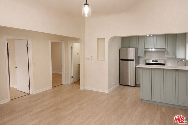 Photo - 2461 Workman St Unit 5