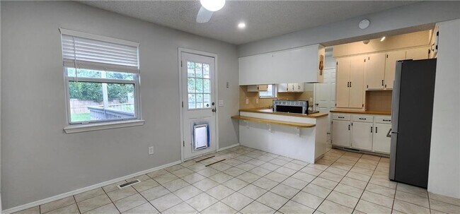 Photo - 811 SE G St