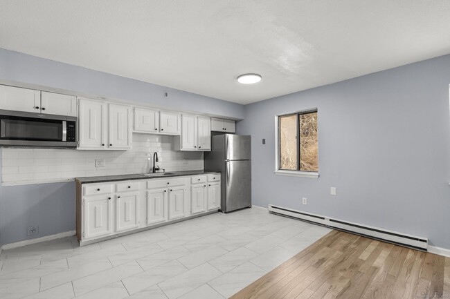 Photo - 543 Woodward Ave Apartment Unit 3