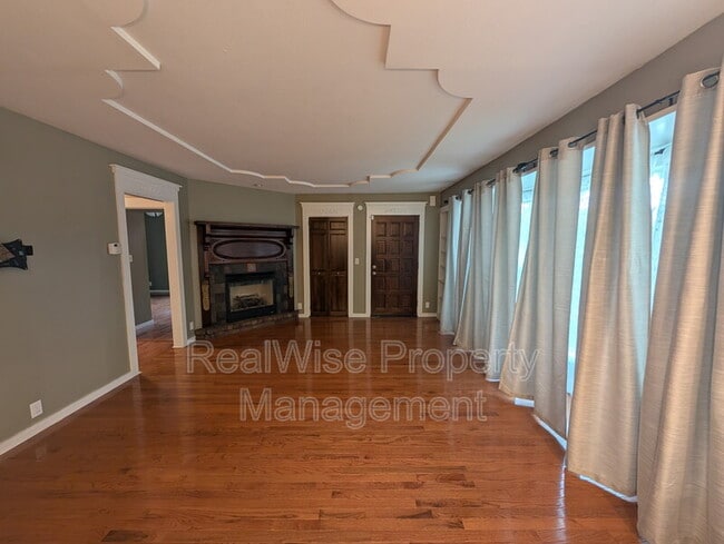 Photo - 501 NE Broadway St