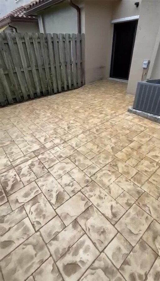 Photo - 585 SE 32nd Ter Townhome