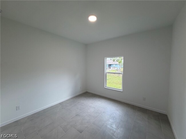 Photo - 1092 Norton Ave S