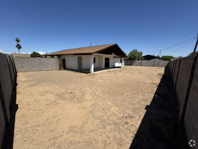 Building Photo - 4812 N 60th Ln Rental