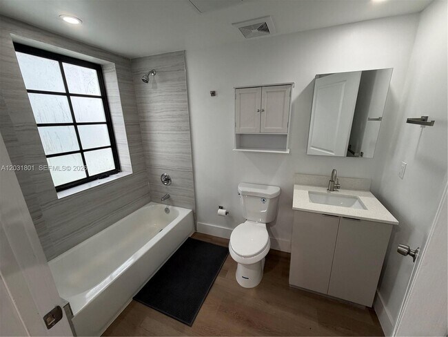 Photo - 1619 Jefferson Ave Unit 210