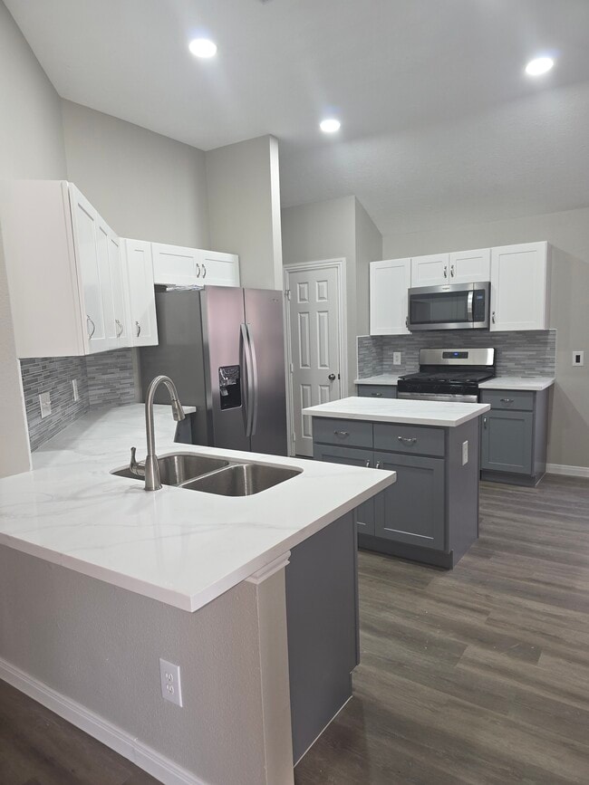 Building Photo - 15427 W Little York Rd