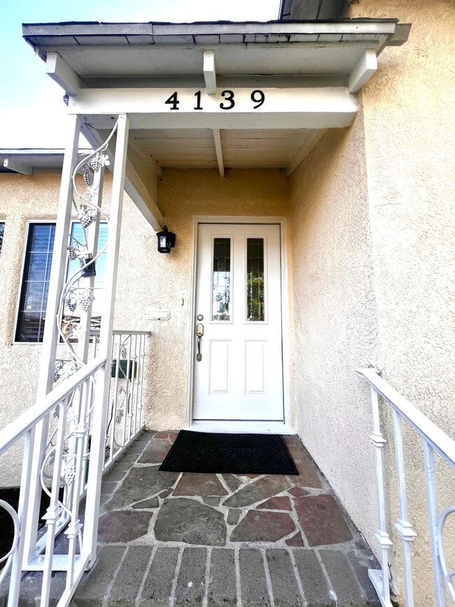 Photo - Single Family. 3-bed Home - Desireable Neighborhood!
