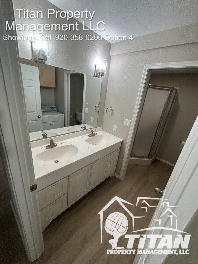 Photo - 978 Wellington Ct