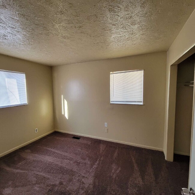 Photo - 4 Bedroom House!